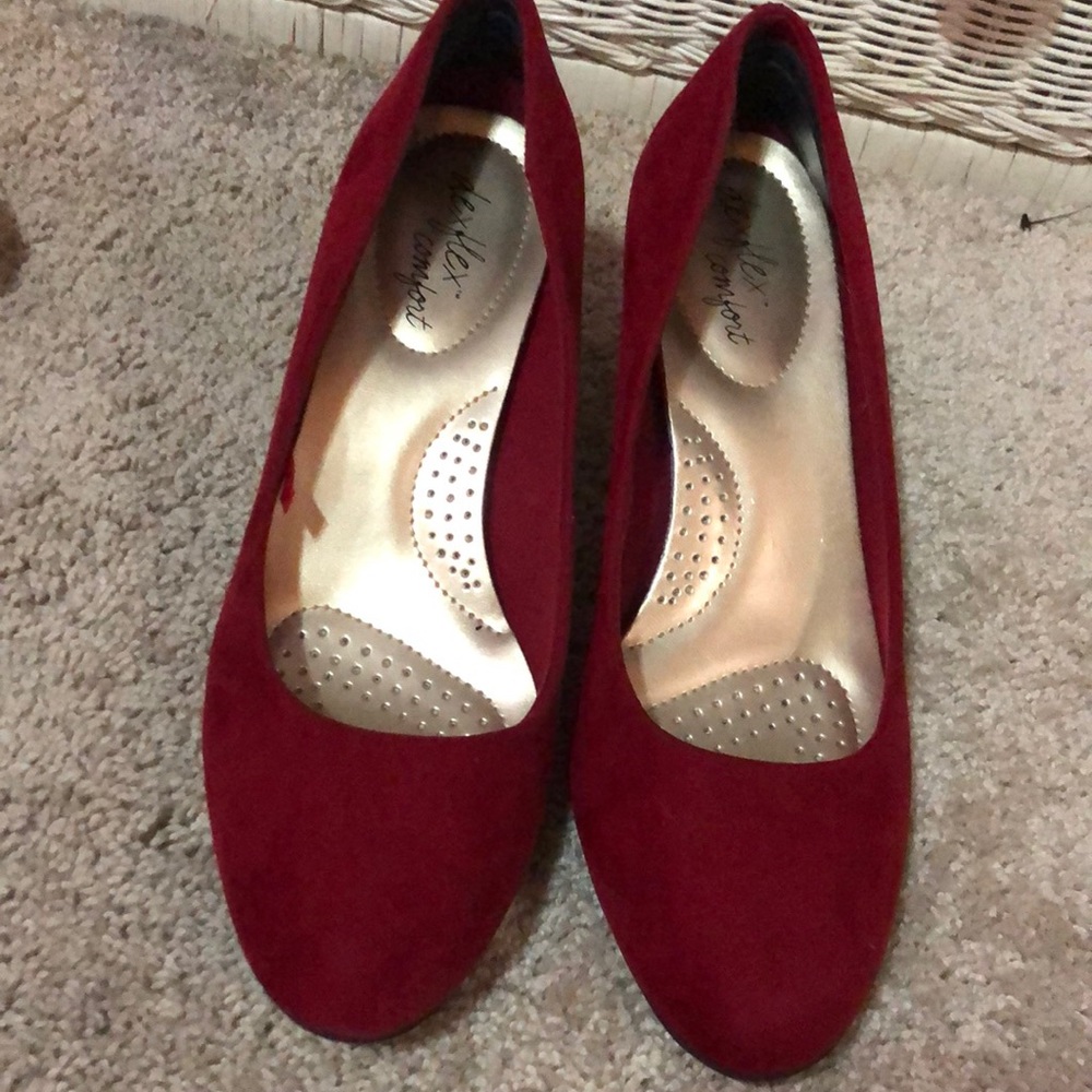 Red pumps